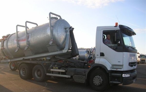 Cuve à déchets mobile sur camion